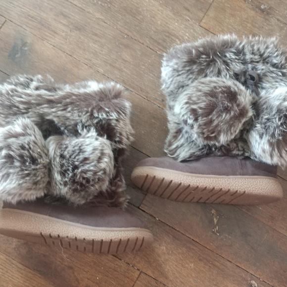 Old Navy fur boots - Picture 1 of 4